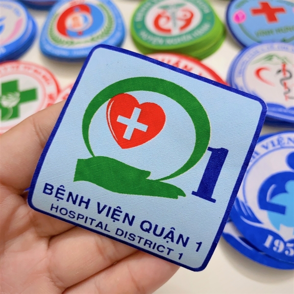 Logo bệnh viện Quận 1 - In ấn Hoài Việt - Công Ty TNHH Một Thành Viên Quảng Cáo Hoài Việt